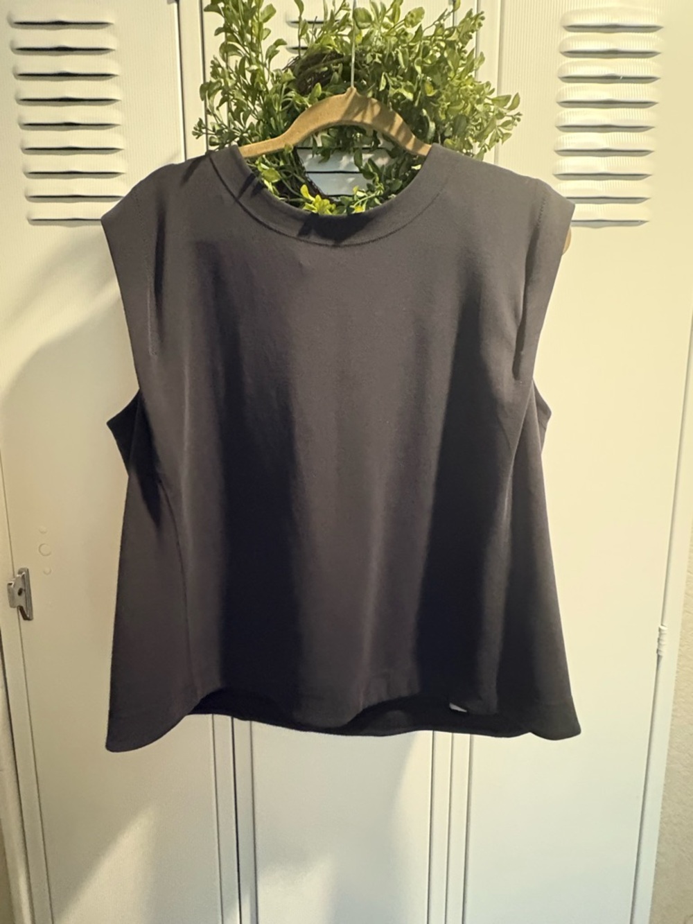 Athleta Black Super Soft Tank Sweatshirt Muscles Top Cap Sleeve Like New Sz XL